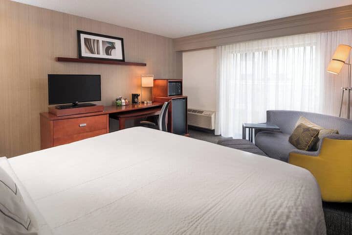 Room 10 of 26